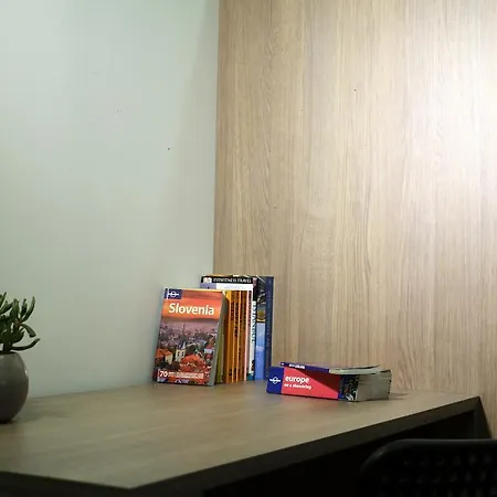 蒂沃利旅馆 旅馆 *